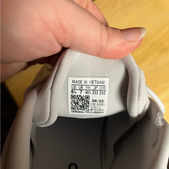 NWT Adidas Ozelia Women’s Shoe - Picture 6 of 6